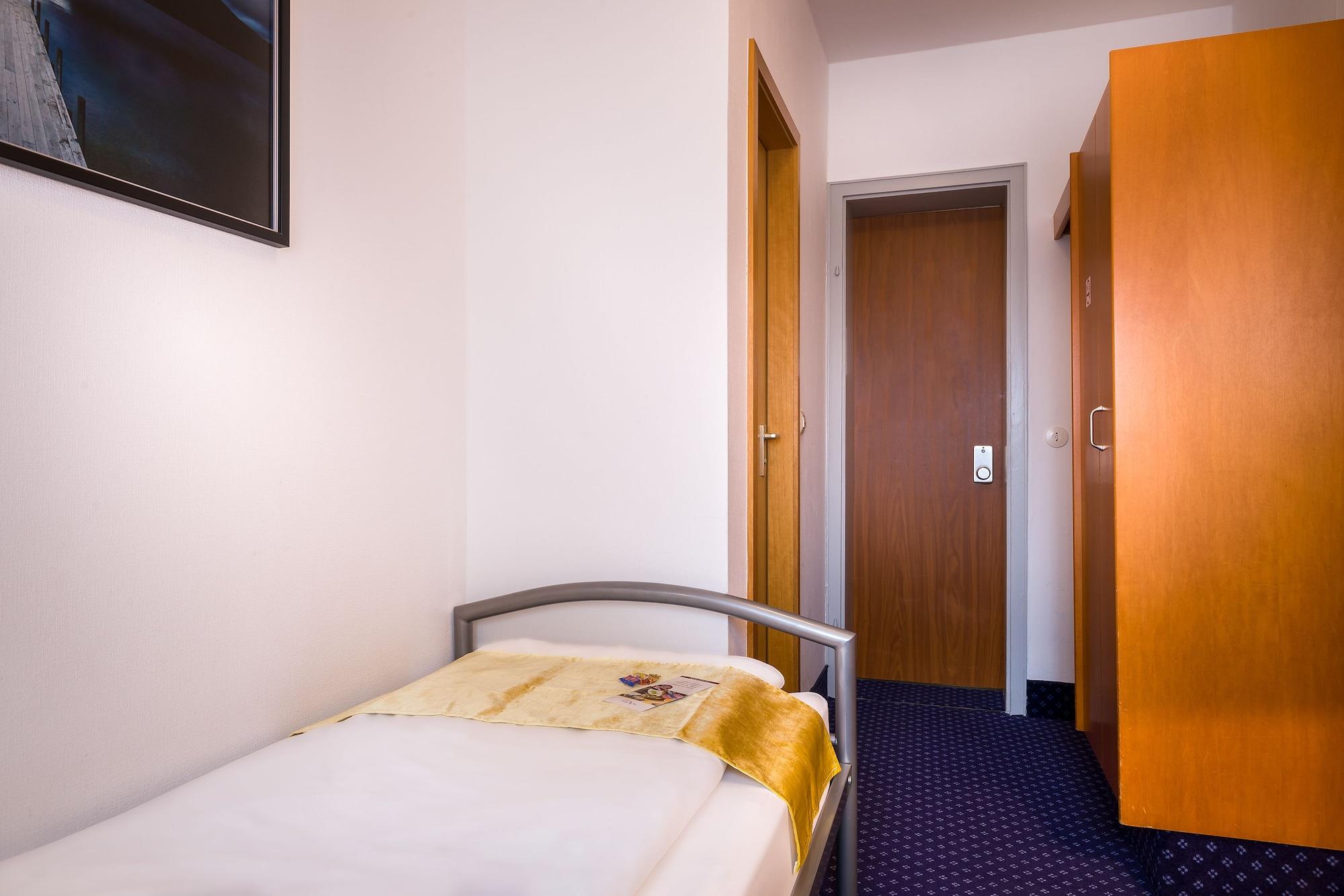 Scope Hotel Greif คาร์ลสรูเฮอ ภายนอก รูปภาพ