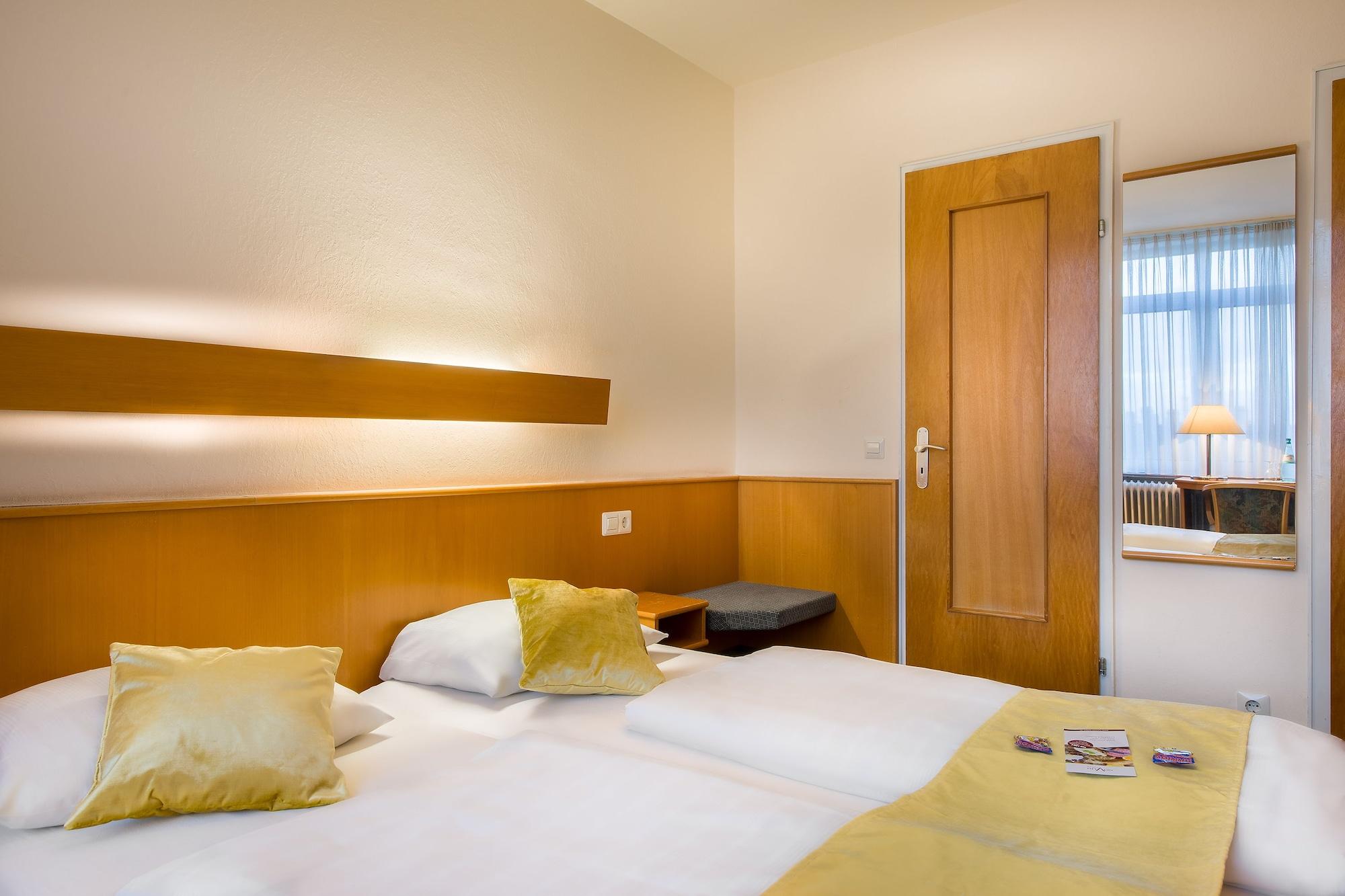 Scope Hotel Greif คาร์ลสรูเฮอ ภายนอก รูปภาพ