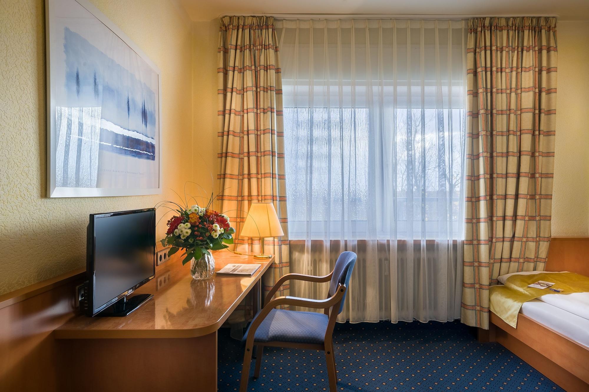 Scope Hotel Greif คาร์ลสรูเฮอ ภายนอก รูปภาพ