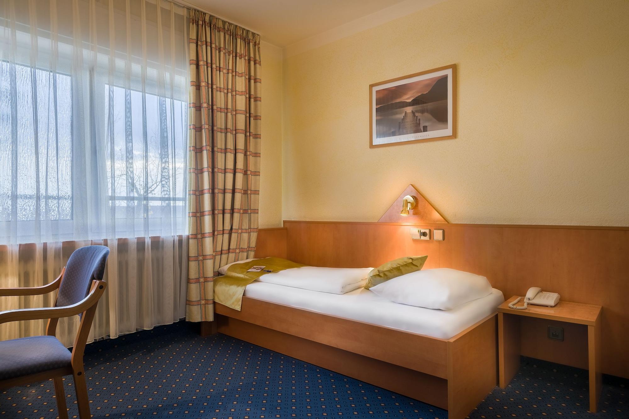 Scope Hotel Greif คาร์ลสรูเฮอ ภายนอก รูปภาพ