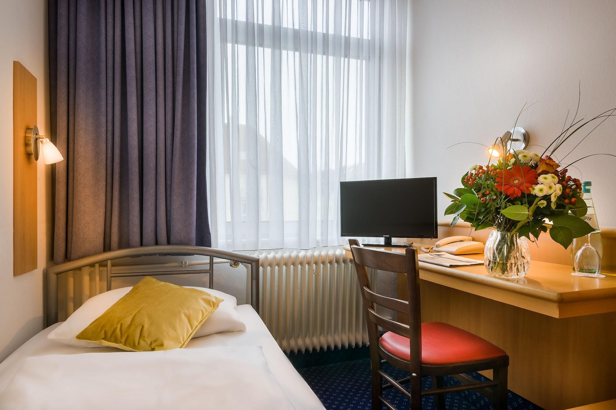 Scope Hotel Greif คาร์ลสรูเฮอ ภายนอก รูปภาพ