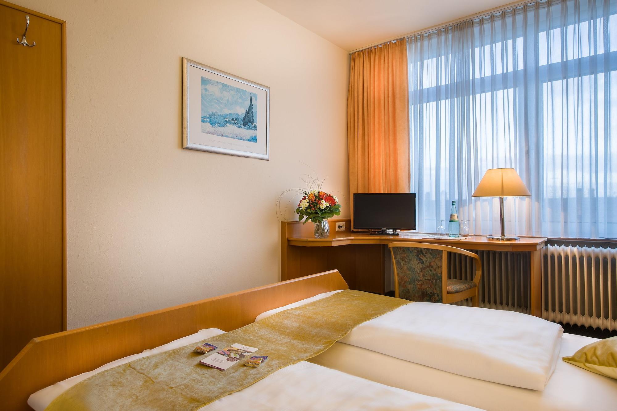 Scope Hotel Greif คาร์ลสรูเฮอ ภายนอก รูปภาพ