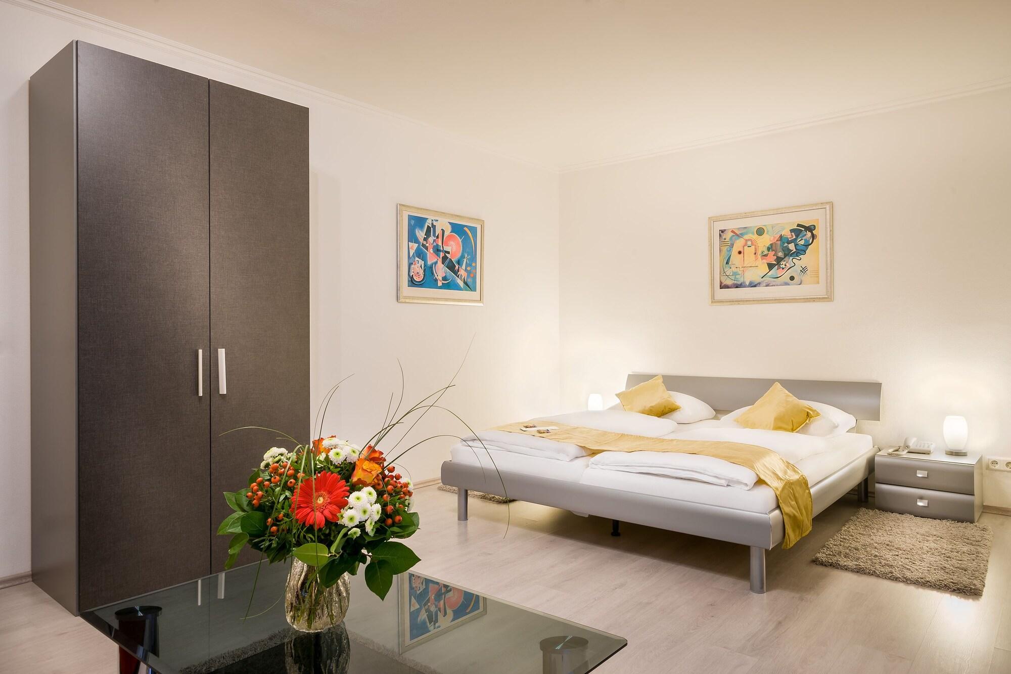Scope Hotel Greif คาร์ลสรูเฮอ ภายนอก รูปภาพ