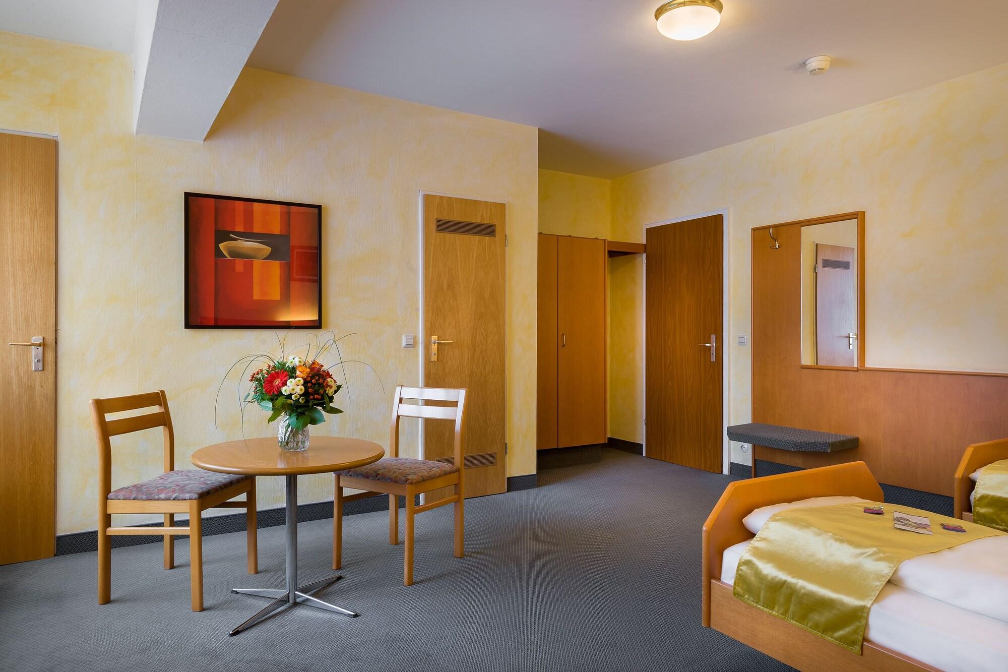 Scope Hotel Greif คาร์ลสรูเฮอ ภายนอก รูปภาพ