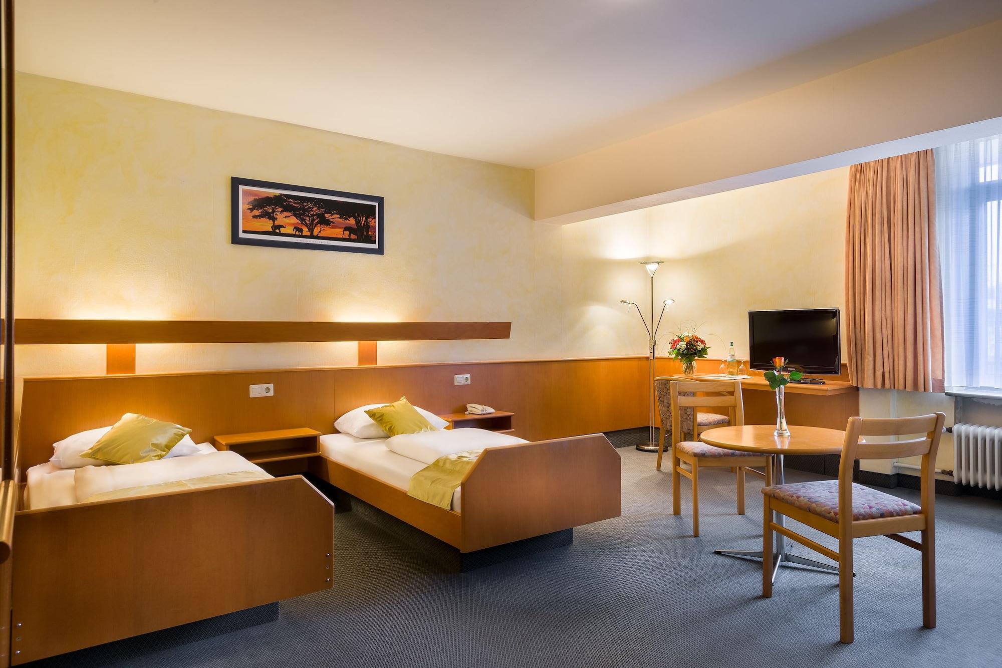 Scope Hotel Greif คาร์ลสรูเฮอ ภายนอก รูปภาพ
