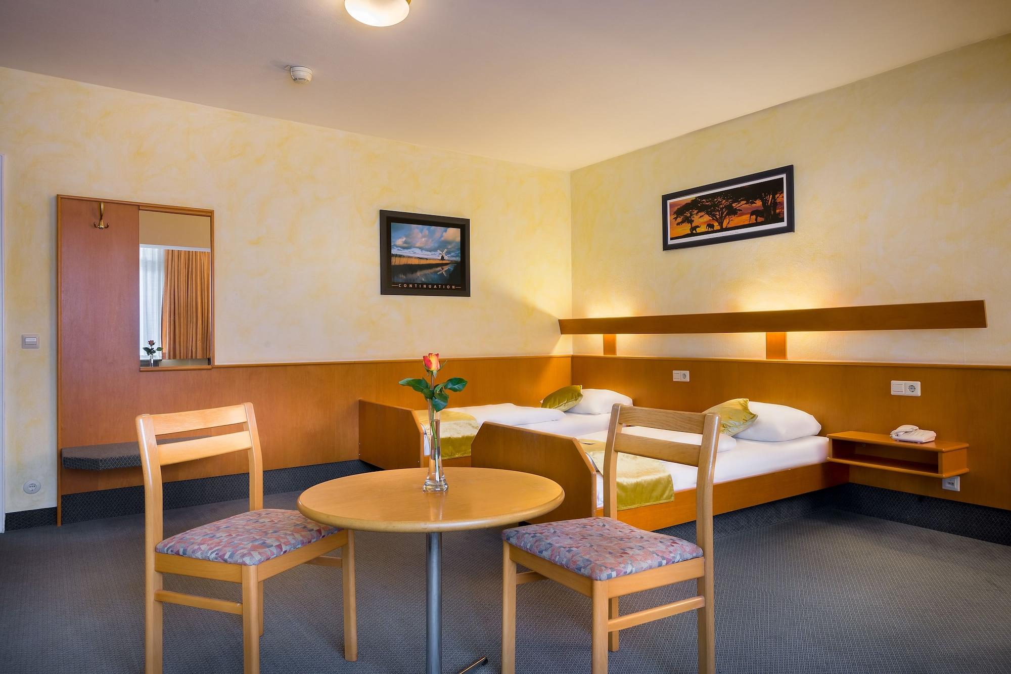 Scope Hotel Greif คาร์ลสรูเฮอ ภายนอก รูปภาพ