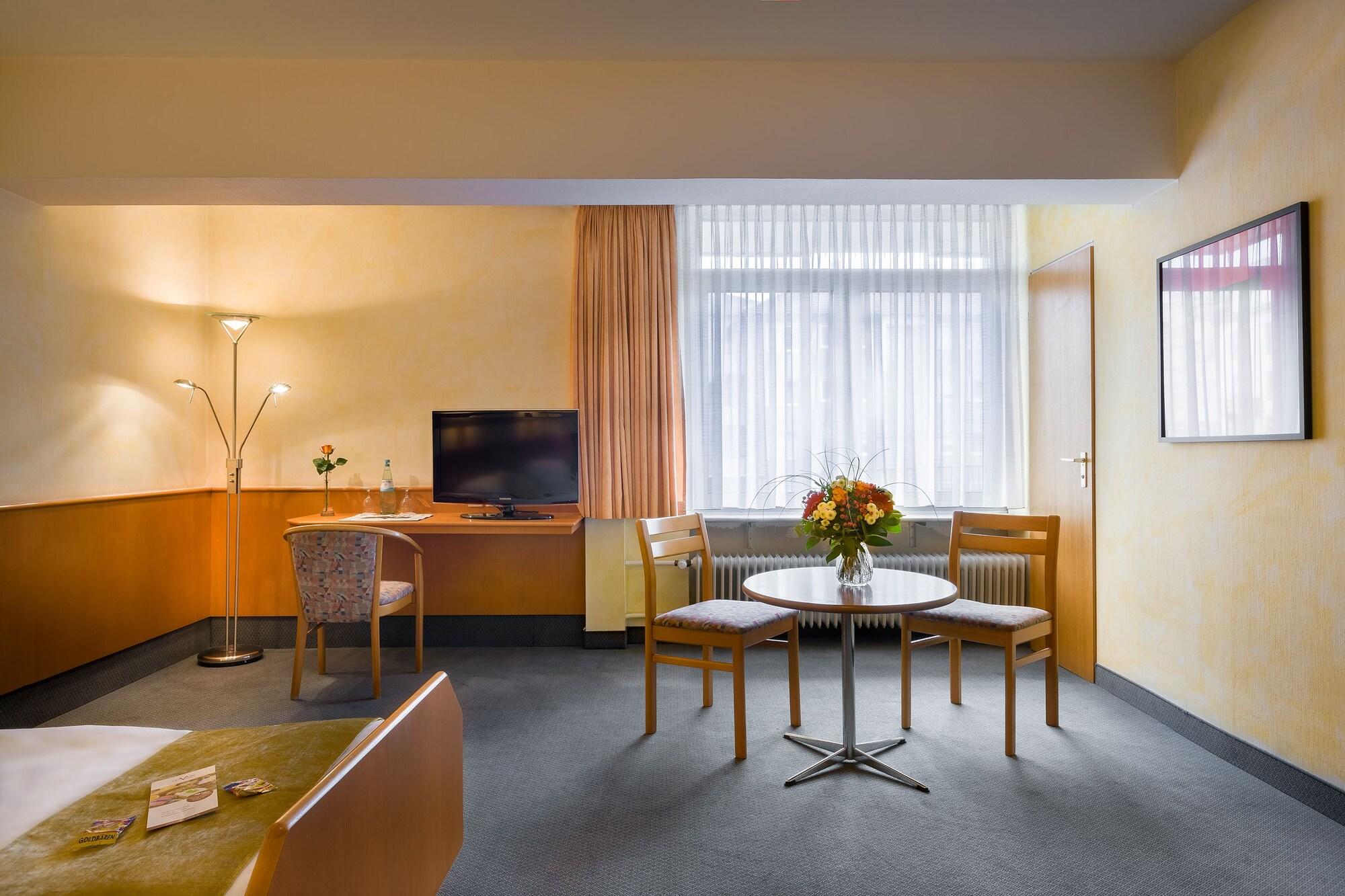 Scope Hotel Greif คาร์ลสรูเฮอ ภายนอก รูปภาพ
