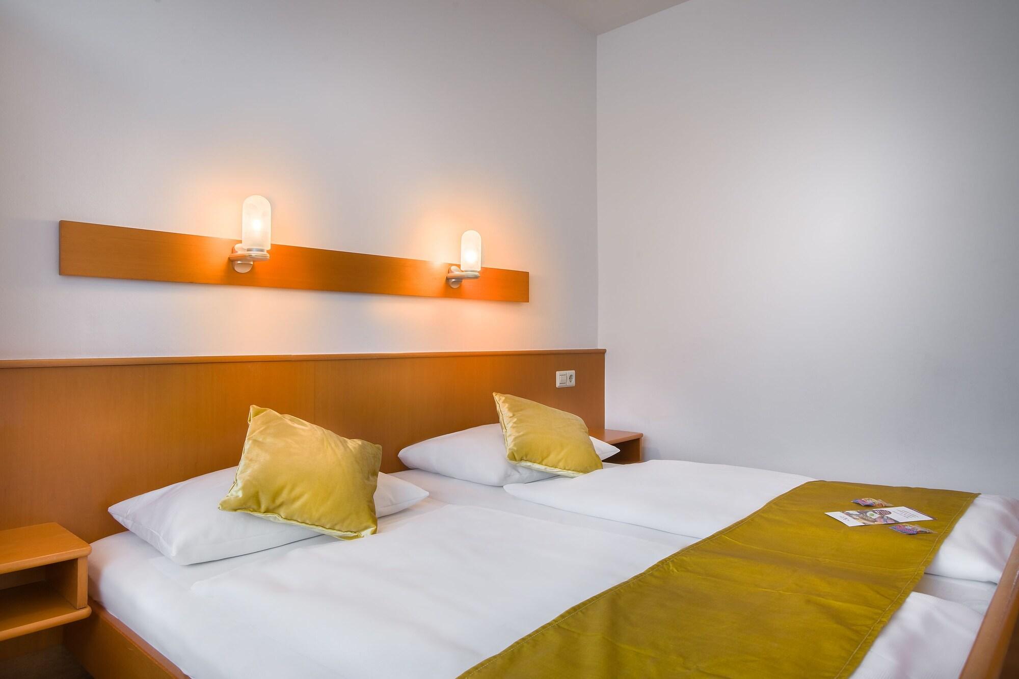 Scope Hotel Greif คาร์ลสรูเฮอ ภายนอก รูปภาพ