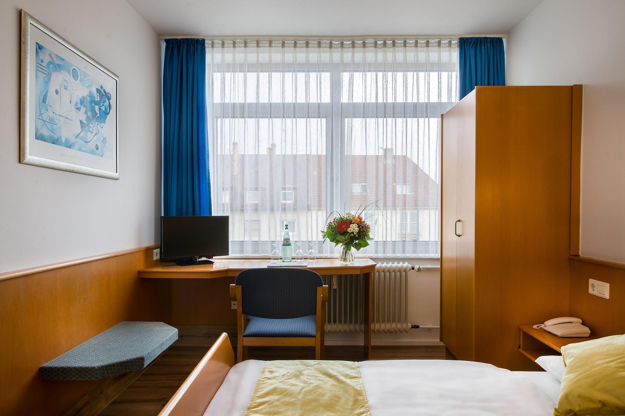 Scope Hotel Greif คาร์ลสรูเฮอ ภายนอก รูปภาพ