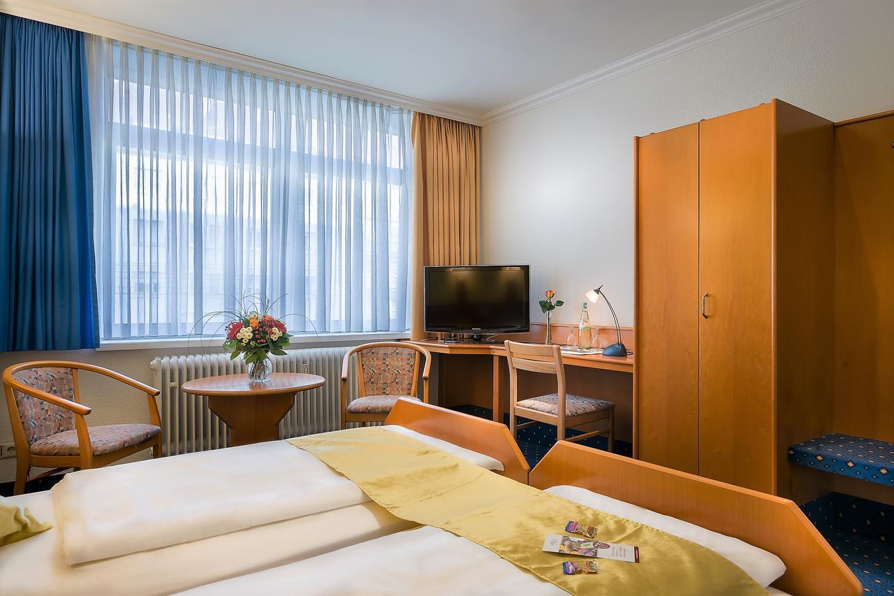 Scope Hotel Greif คาร์ลสรูเฮอ ภายนอก รูปภาพ