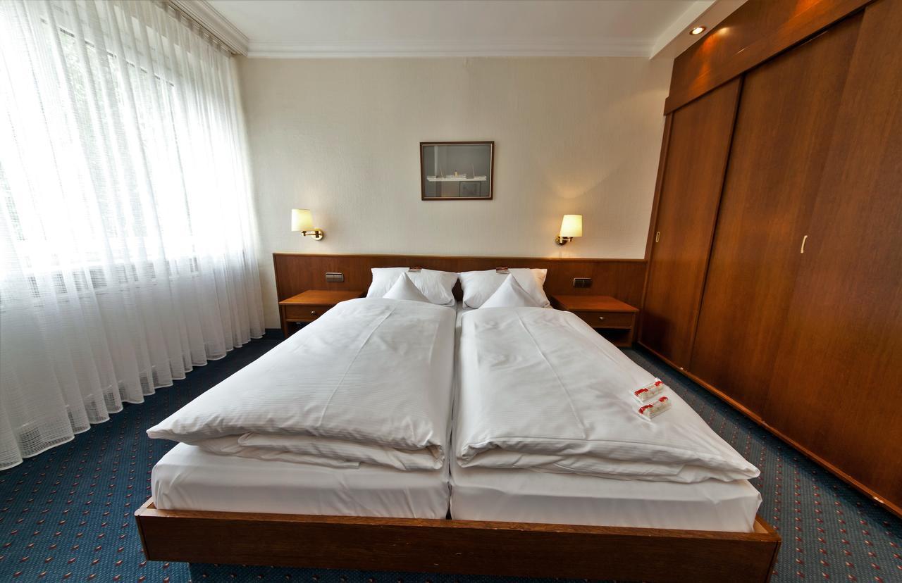 Scope Hotel Greif คาร์ลสรูเฮอ ภายนอก รูปภาพ