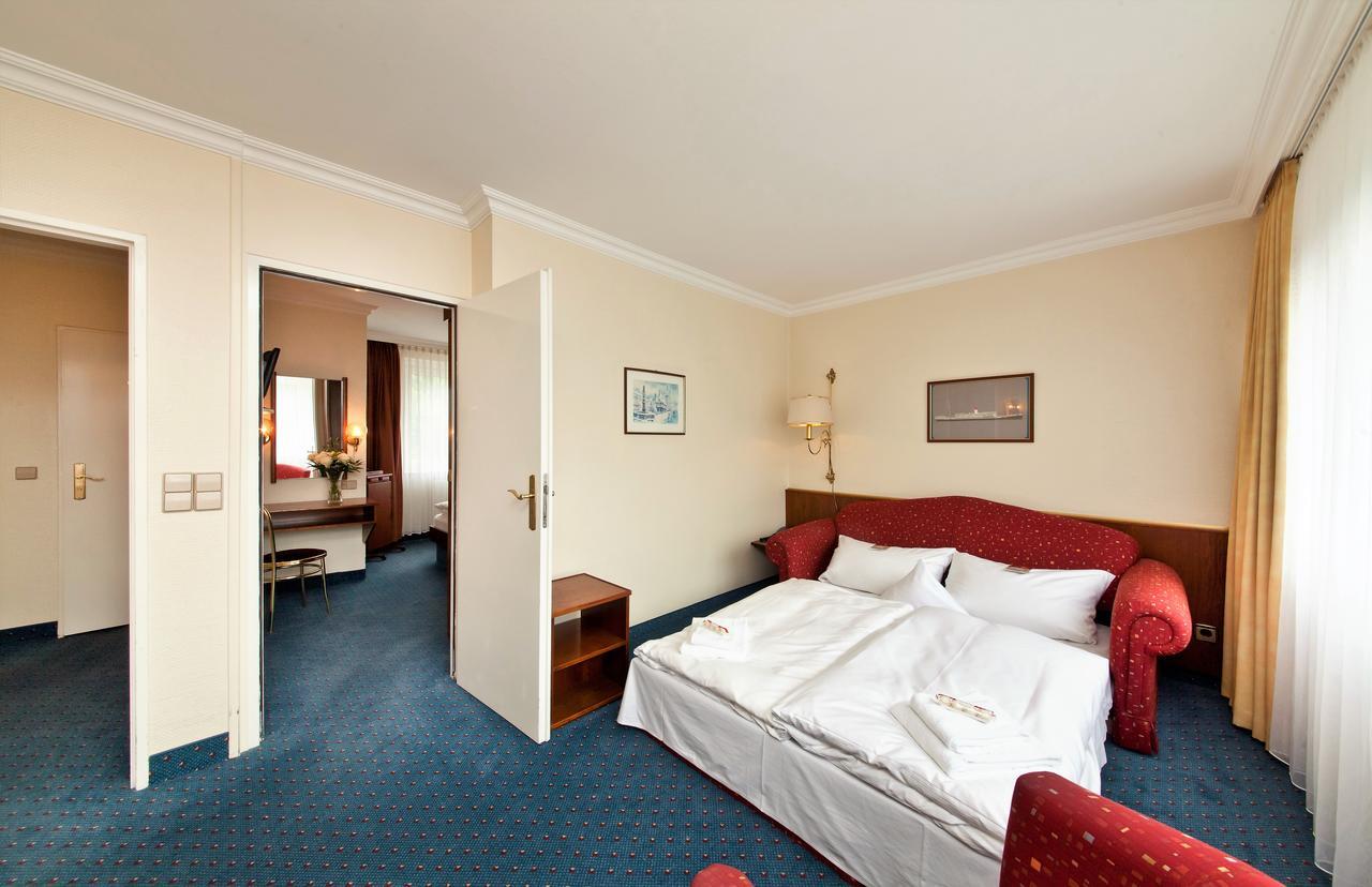 Scope Hotel Greif คาร์ลสรูเฮอ ภายนอก รูปภาพ