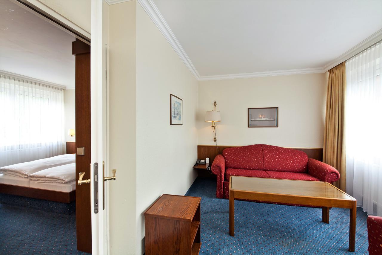 Scope Hotel Greif คาร์ลสรูเฮอ ภายนอก รูปภาพ