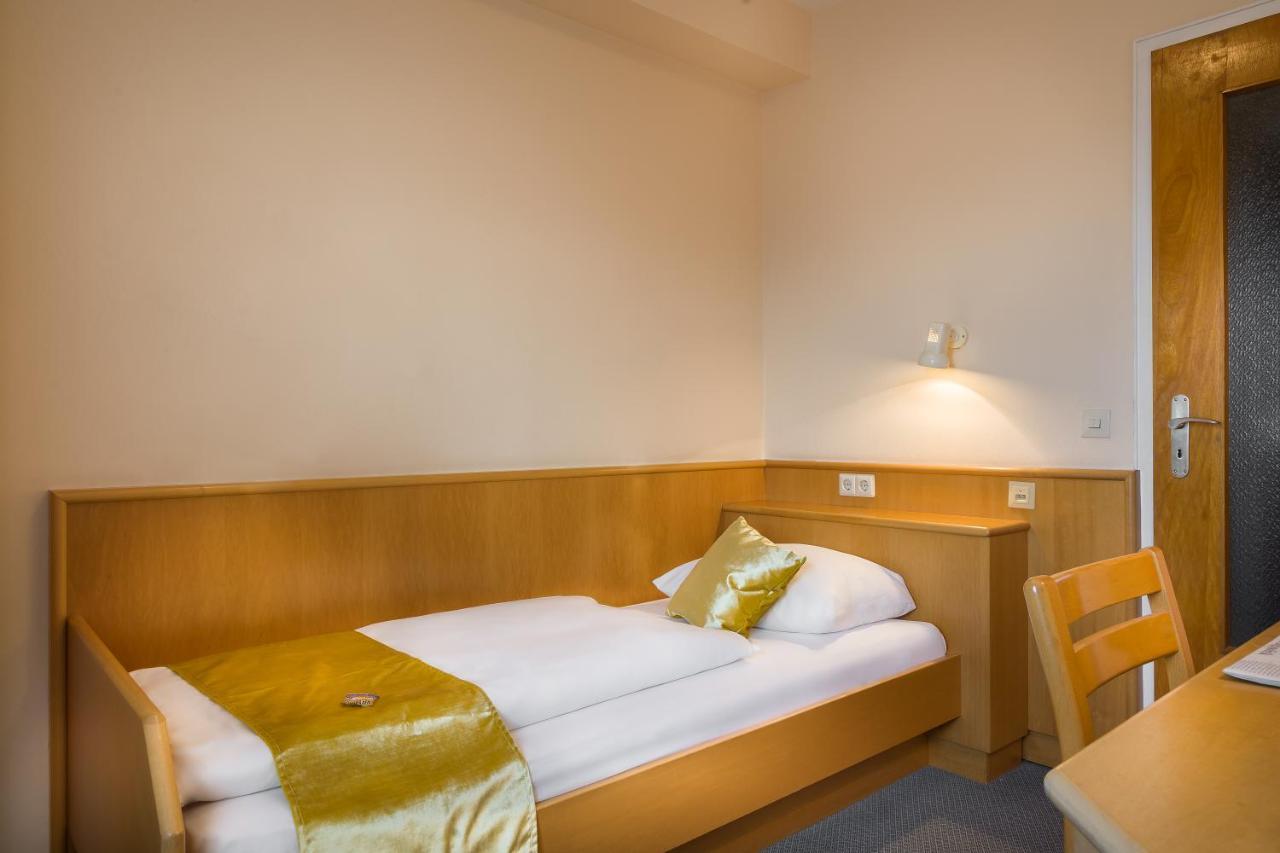 Scope Hotel Greif คาร์ลสรูเฮอ ภายนอก รูปภาพ
